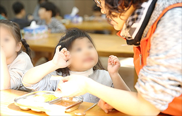 '청년컵밥'에서 만든 인도음식으로 맛있는 점심식사