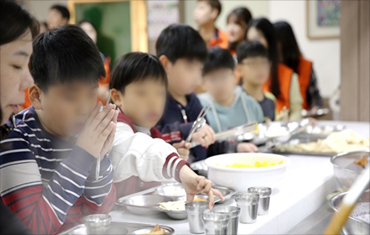 '청년컵밥'에서 만든 인도음식으로 맛있는 점심식사