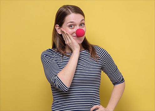 Red Nose Day 빨간 코를 끼운 여자 사진