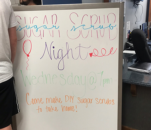 Scrub Night 칠판 사진