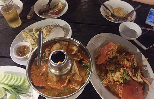 파타야의 맛 집 '뭄알러이'에서의 행복한 저녁식사