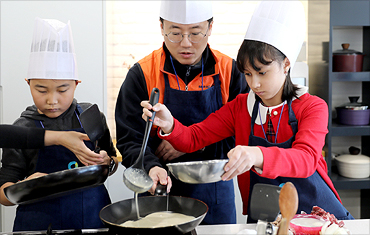 미래에셋대우 임직원과 아이들이 함께 한 러시아 요리 만들기