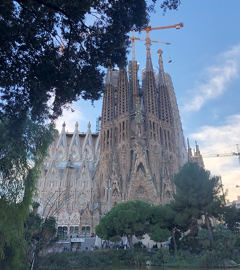스페인을 여행한다면 꼭 들러야 할 가우디의 작품, 사그리다 파밀리아 성당 전경 사진