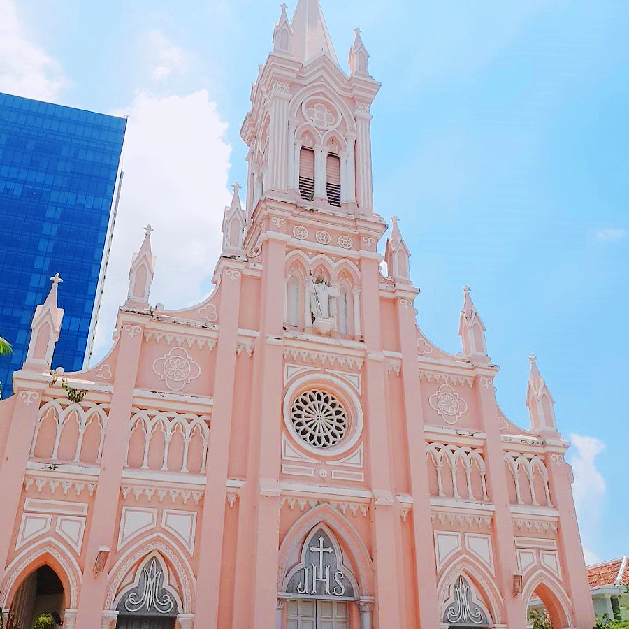 다낭의 랜드마크이자 관광명소인 핑크 성당의 웅장함 사진1