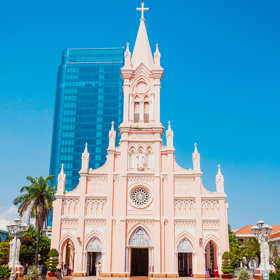 다낭의 랜드마크이자 관광명소인 핑크 성당의 웅장함 사진2